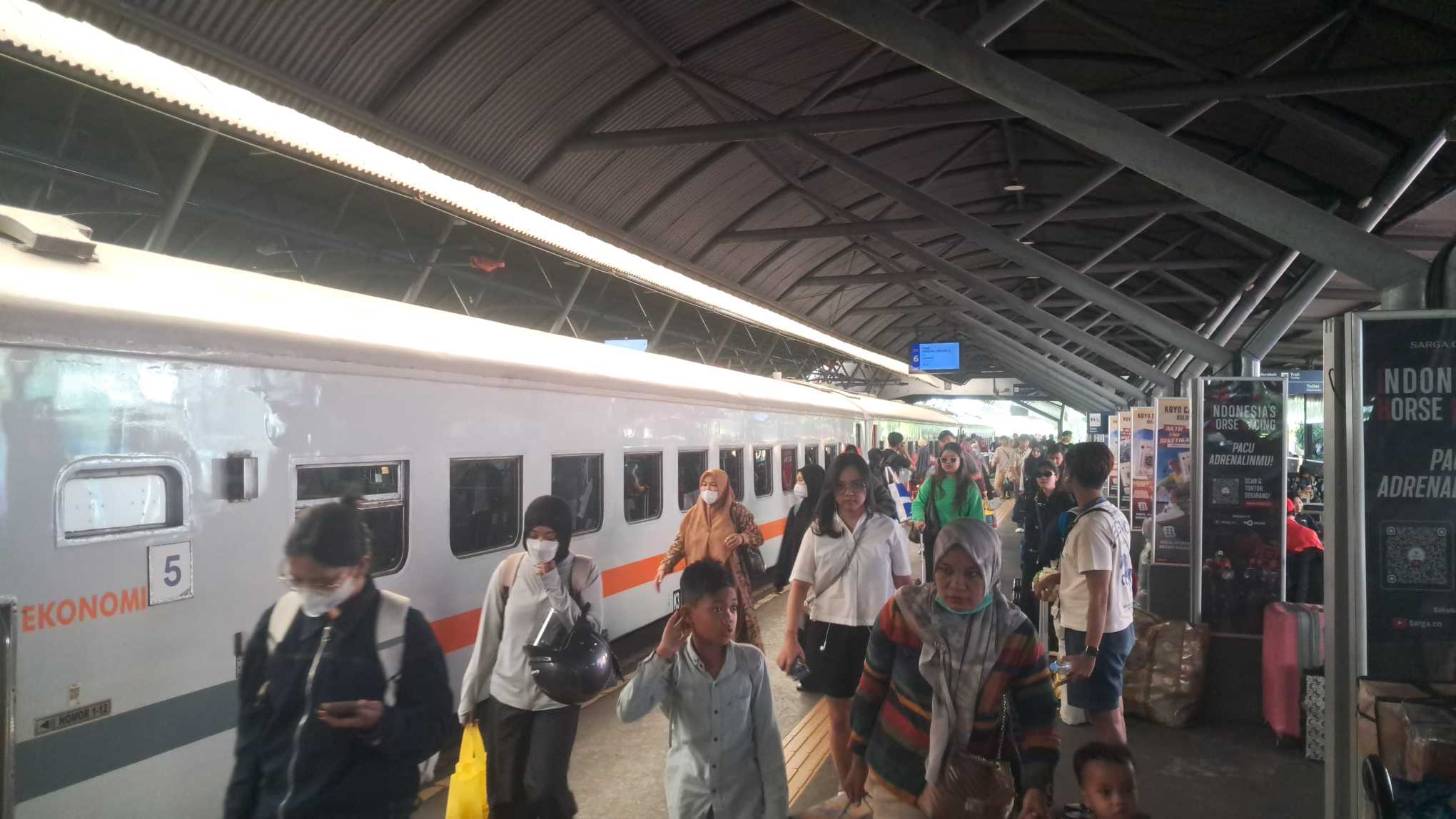 KAI Daop 8 Minta Maaf, Sejumlah KA Terdampak Keterlambatan akibat Gangguan Srowot–Klaten