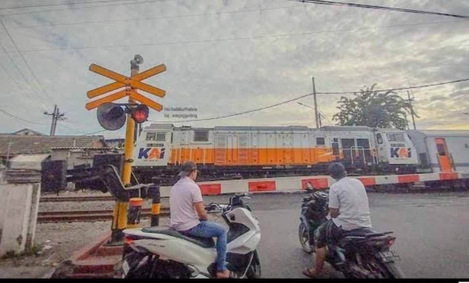 KAI Perbaiki Perlintasan Bayeman, Jalan Dupak Rukun Diberlakukan Buka-Tutup