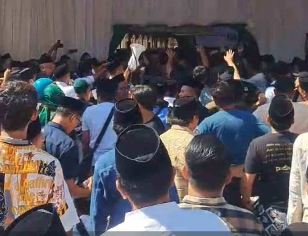 Sidang Muktamar ke-35 NU Dijeda, Massa Pendukung Gus Yusuf Jebol Barikade