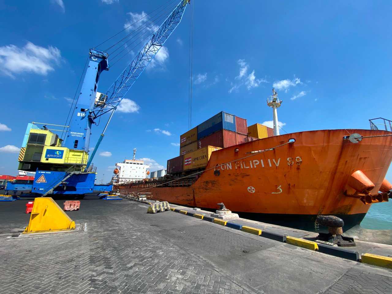 Uji Coba Zona EAZI di TPK Berlian Pangkas Waktu Ship to Ship Menjadi 29 Menit