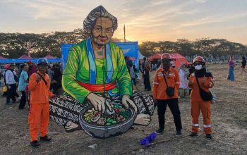 PLN Siaga di Tengah Festival Layang-Layang, Jaga Jaringan Listrik Tetap Aman