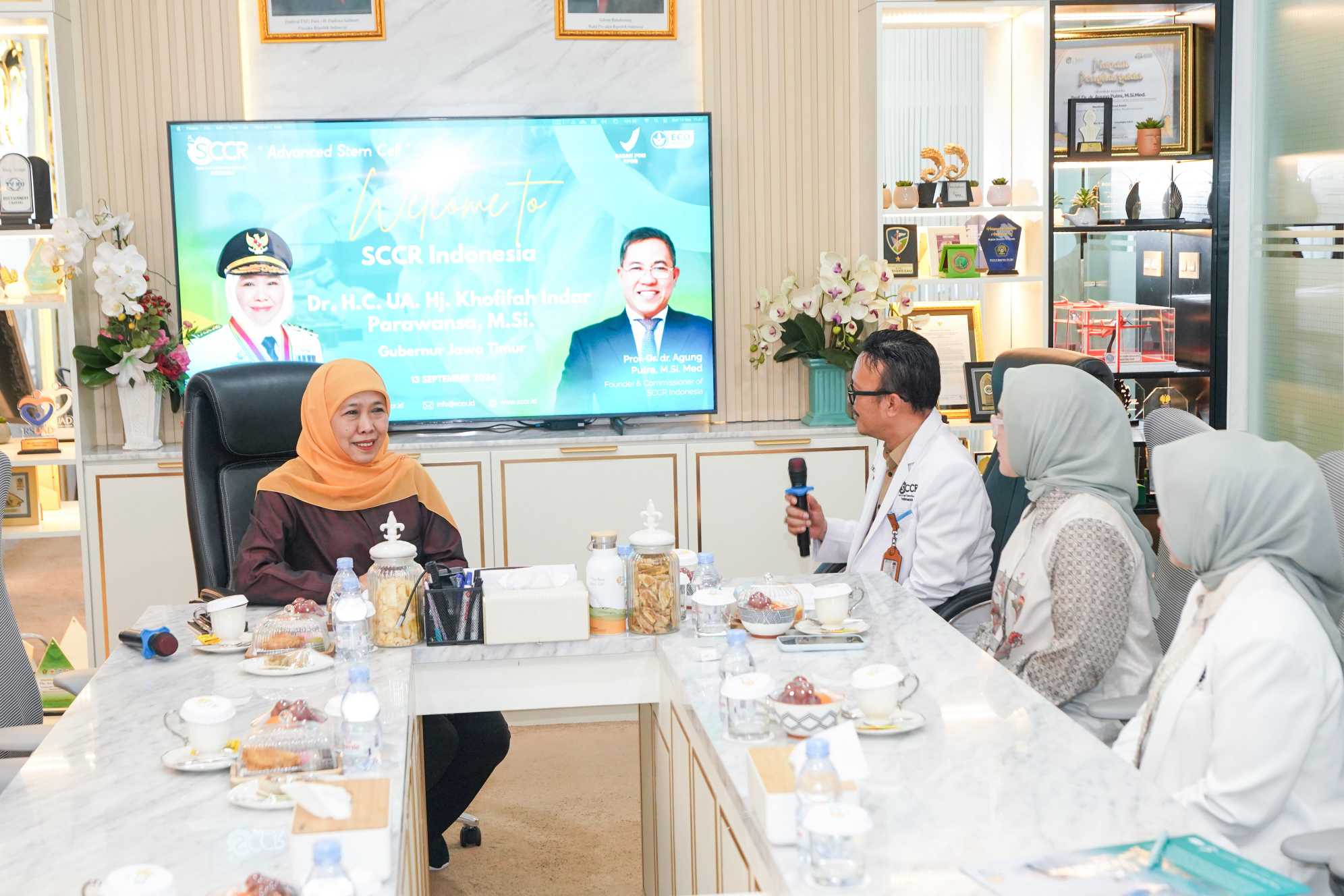 Gubernur Khofifah Kunjungi Pusat Riset Stem Cell dan Kanker SCCR Indonesia di Semarang,