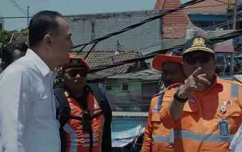 Pemkot Surabaya dan PT KAI Daop 8 Bersihkan Gunungan Sampah Liar di Belakang Pasar Turi