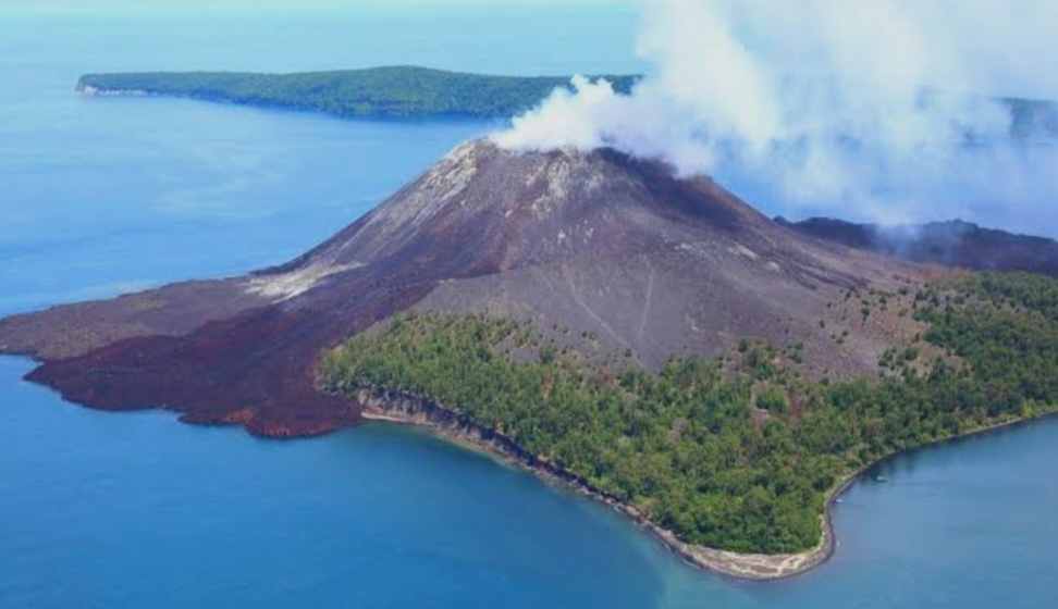 Anak Krakatau Masih Erupsi, Pelayaran Selat Sunda Wajib Waspada