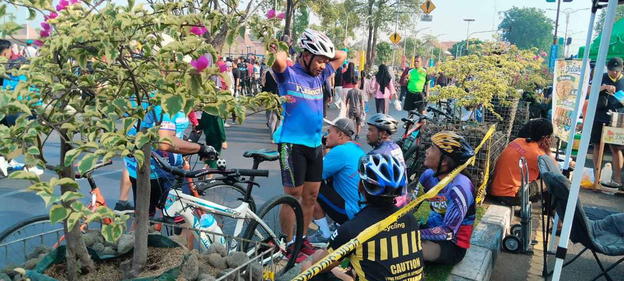 ​Evaluasi CFD Alun-Alun Sidoarjo: Pemkab Identifikasi Kerusakan Fasilitas Umum dan Penataan Ulang Retribusi Pedagang