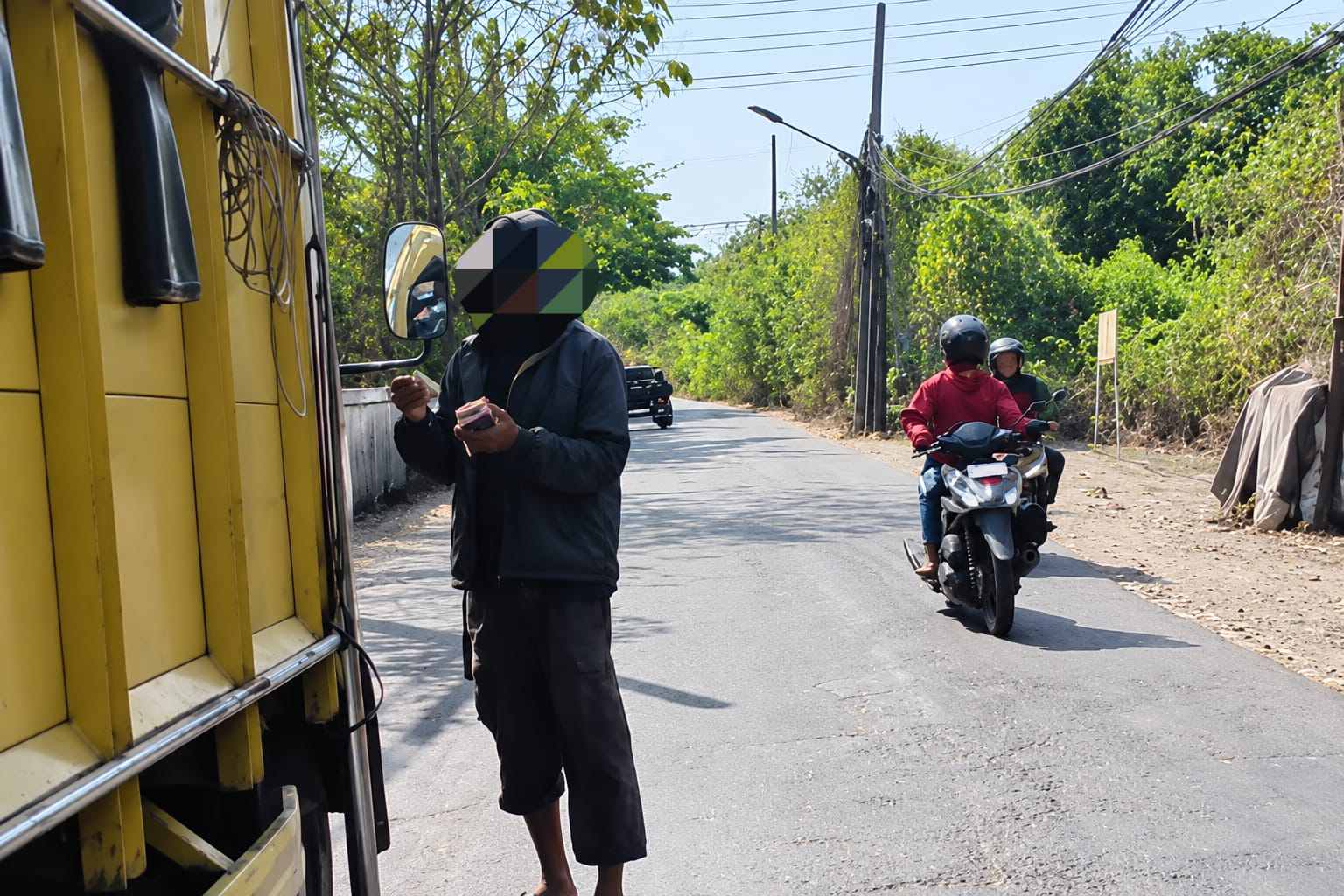 Pemkot Surabaya dan Satgas Anti-Preman Tindak Tegas Dugaan Pungli Jalan Romokalisari, Gardu Dibongkar