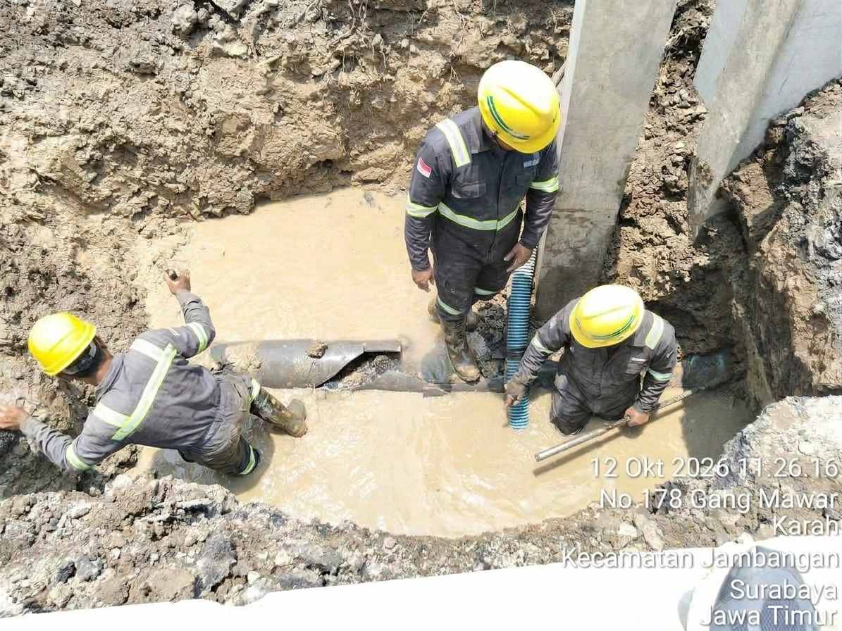 ​Pipa Putus Terkena Tiang Pancang Proyek Hotel Patra, Distribusi Air PDAM Surabaya Terdampak 8 Jam