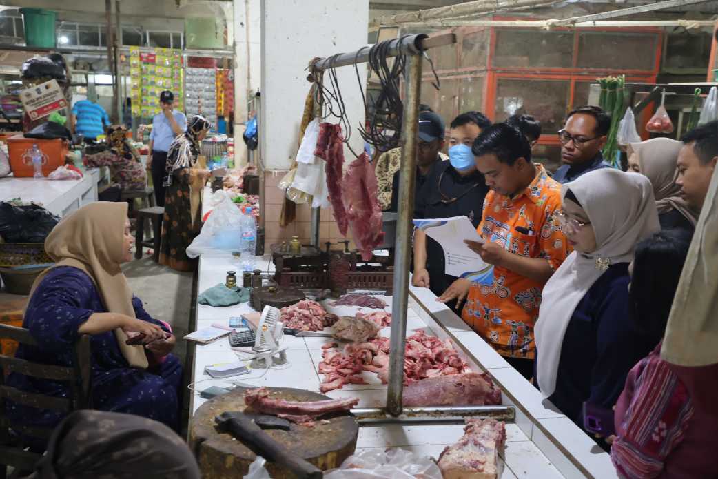 Gawat ! Sidak Bapokting di Lima Pasar, Pemkot Surabaya Temukan Minyakita di atas HET