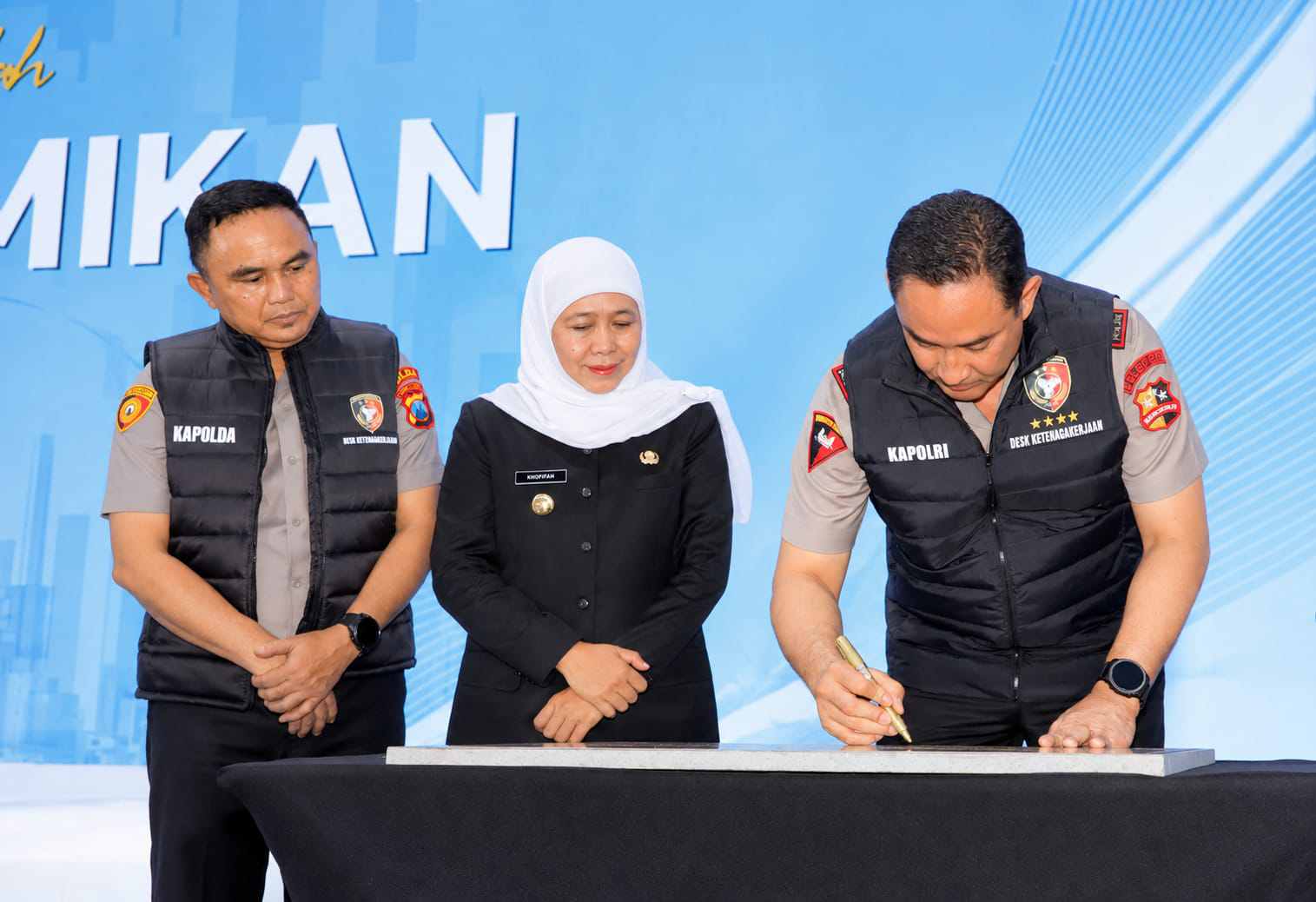 Gubernur Khofifah Dampingi Kapolri Resmikan Desk Ketenagakerjaan Polri Tingkat Polres