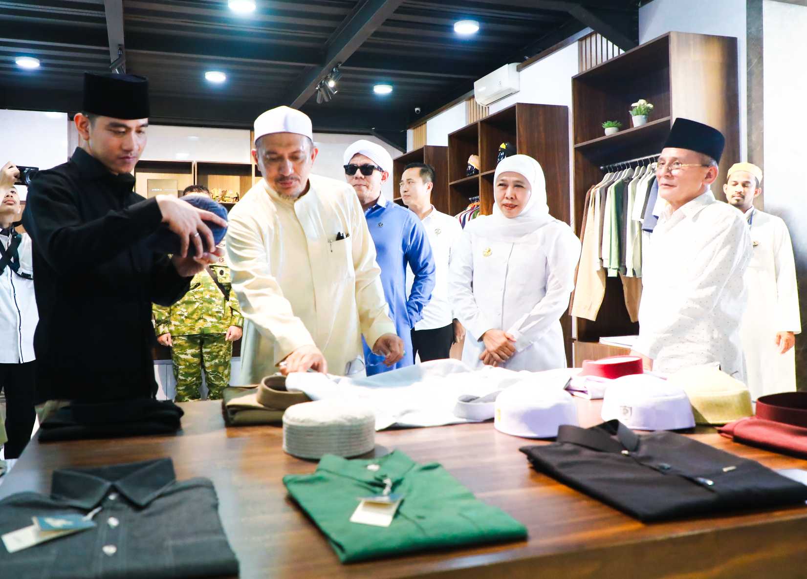 Akselerasi Transformasi Digital di Pesantren, Wapres Gibran dan Gubernur Khofifah Tinjau Pembelajaran Robotik dan AI di Ponpes Dalwa Pasuruan