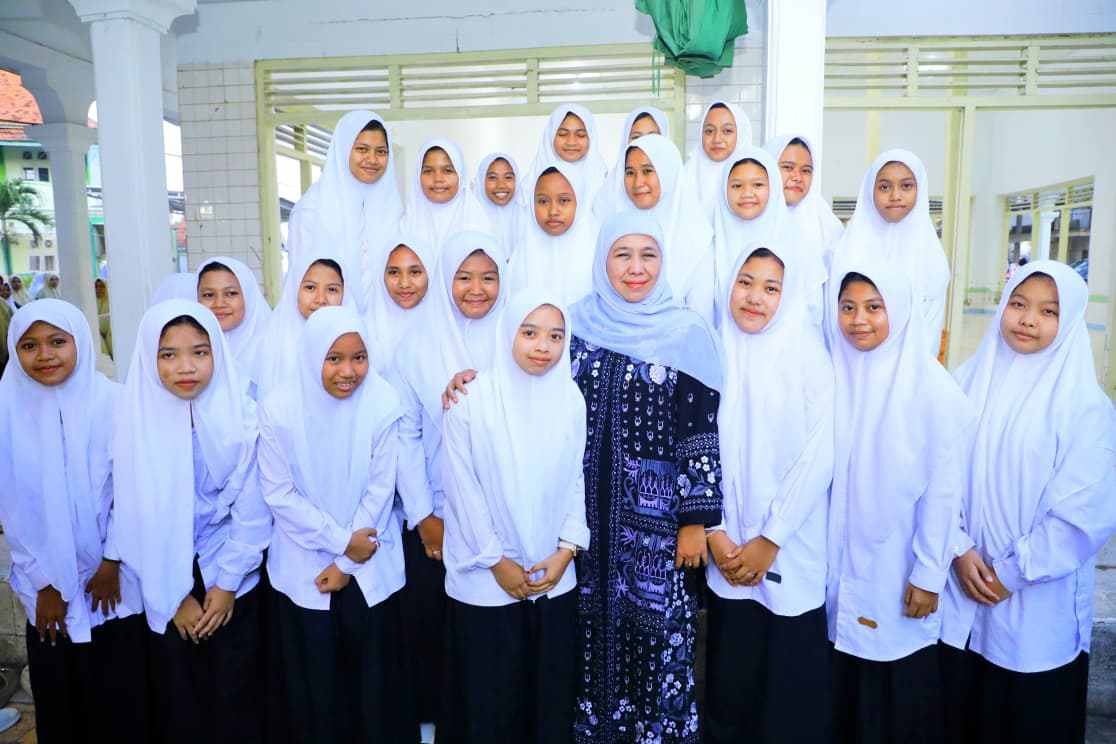 Hari Santri Nasional 2026, Gubernur Khofifah Ajak Santri Kuasai Teknologi, Kuatkan Ekonomi dan Rawat Persatuan Menuju Indonesia Emas