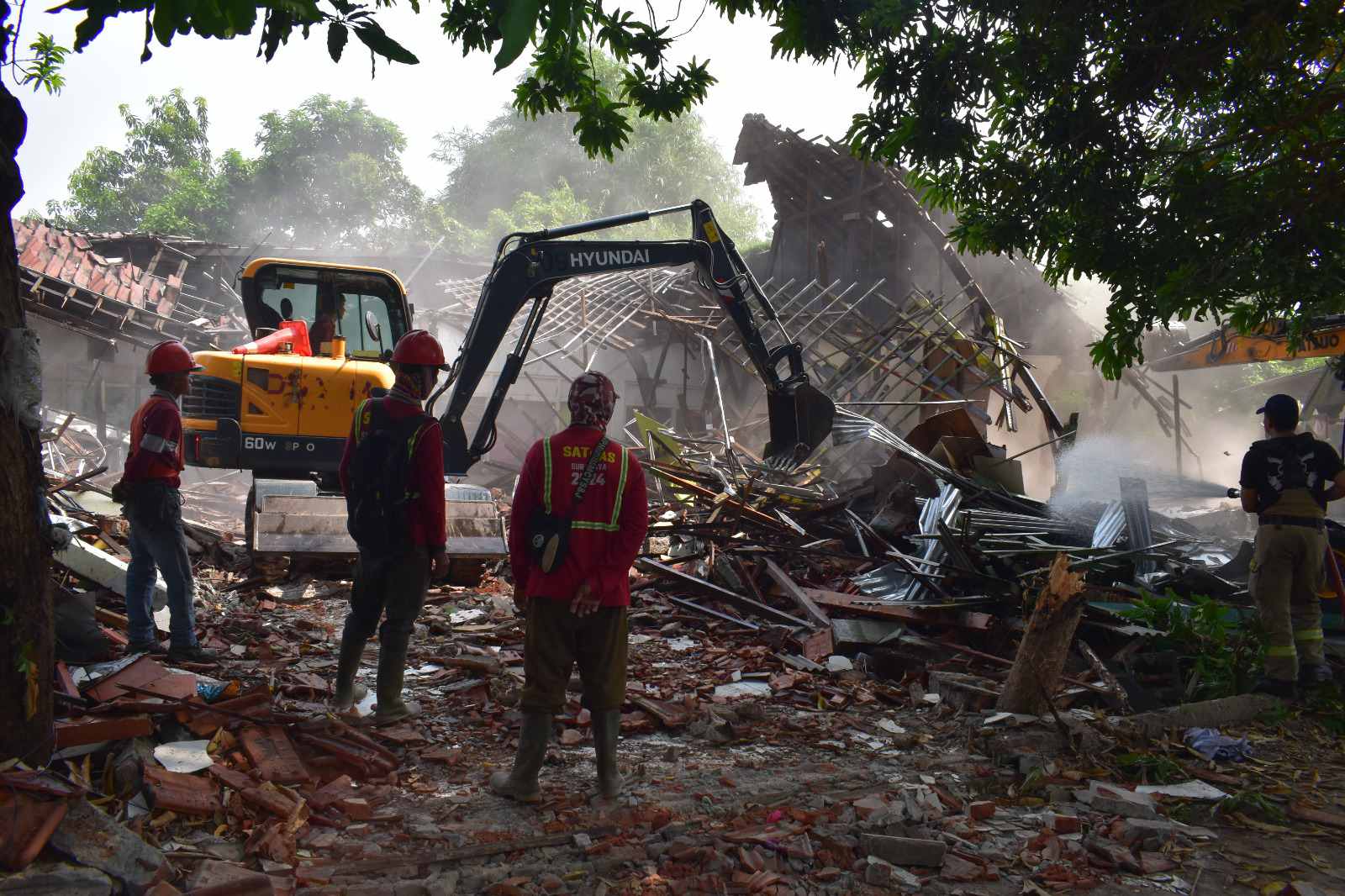 Nunggak Retribusi Lebih Dari 10 Tahun, Pemkot Surabaya Tertibkan Aset di Jalan Barata Jaya