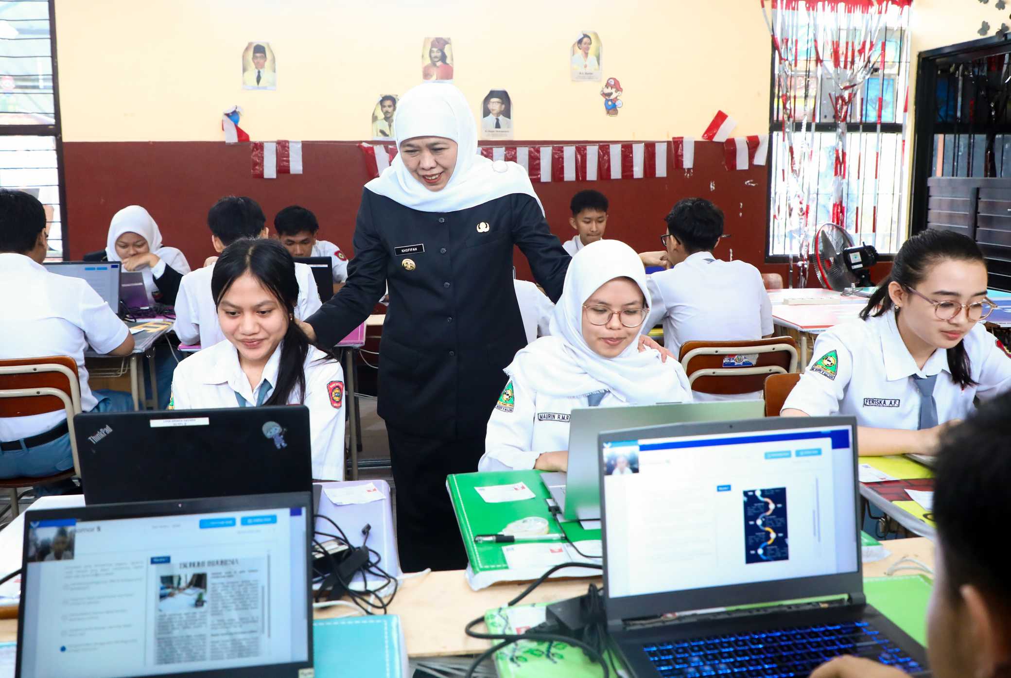 Persiapan Seleksi Nasional, Gubernur Khofifah Pantau Langsung Pelaksanaan TKA di SMKN 8 Malang
