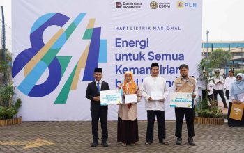 Nyalakan Asa dan Kepedulian, PLN UIT JBM Tebar Energi Kebaikan di Hari Listrik Nasional ke-81