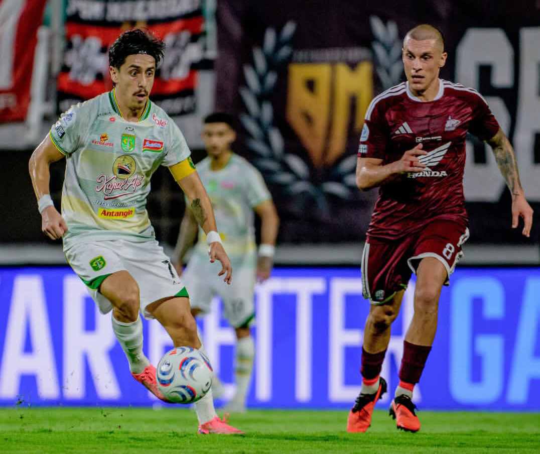 Drama Penalti Ulang dan Gol Bunuh Diri: PSM Makassar Bungkam Persebaya 1-0 di Parepare