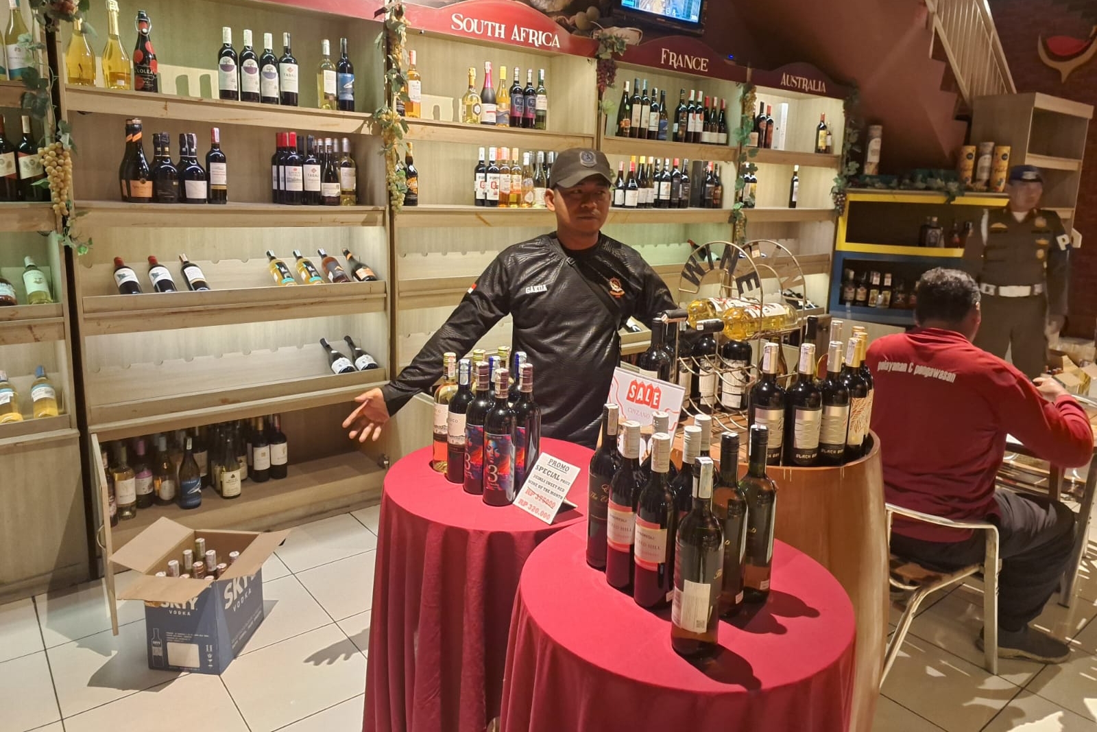 Sasar Tiga Lokasi, Satpol PP Surabaya Gencarkan Pengawasan Toko Minuman Beralkohol Tak Sesuai Ketentuan